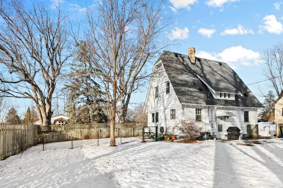 2714 9th Avenue E, North Saint Paul, MN 55109 - #2