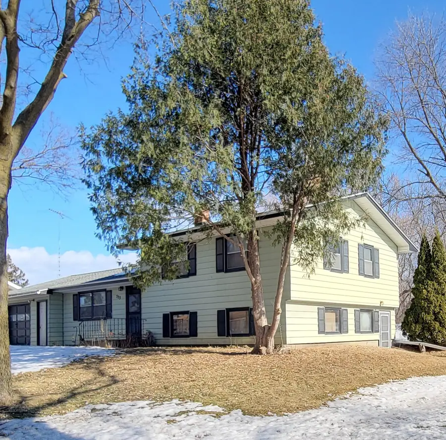 535 E Highland Park Drive Ne, Hutchinson, MN 55350 - #2