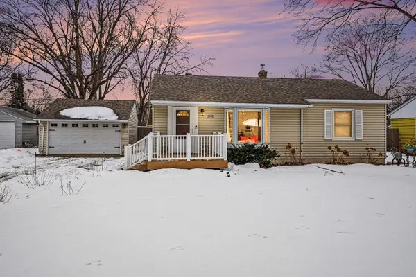 2966 Simpson Street, Roseville, MN 55113