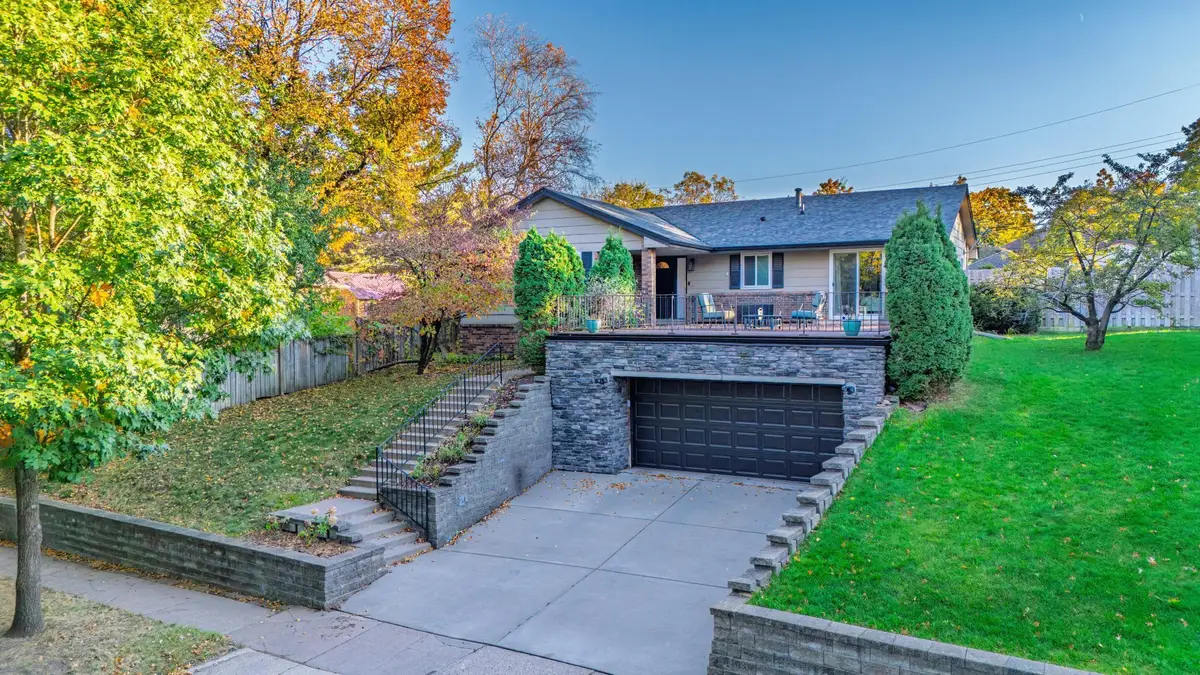 2 Belvidere Street E, Saint Paul, MN 55107 - #1