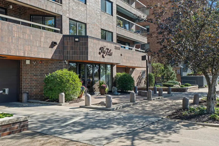 2885 Knox Avenue S #605, Minneapolis, MN 55408 - #3