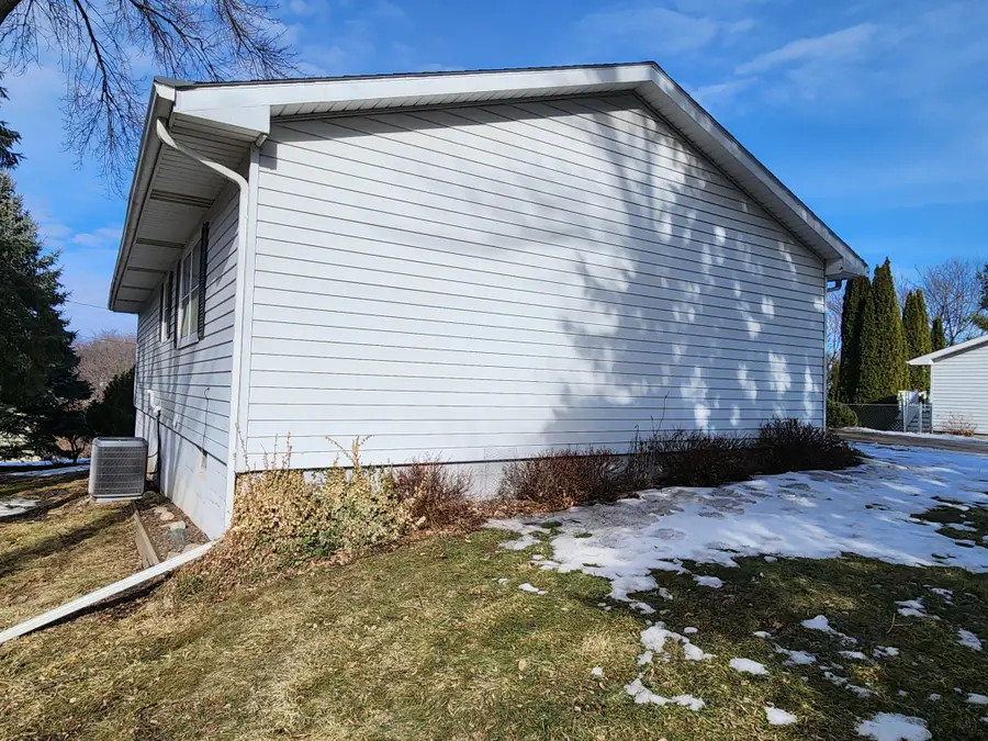 105 E Hawthorne Street, Albert Lea, MN 56007 - #3