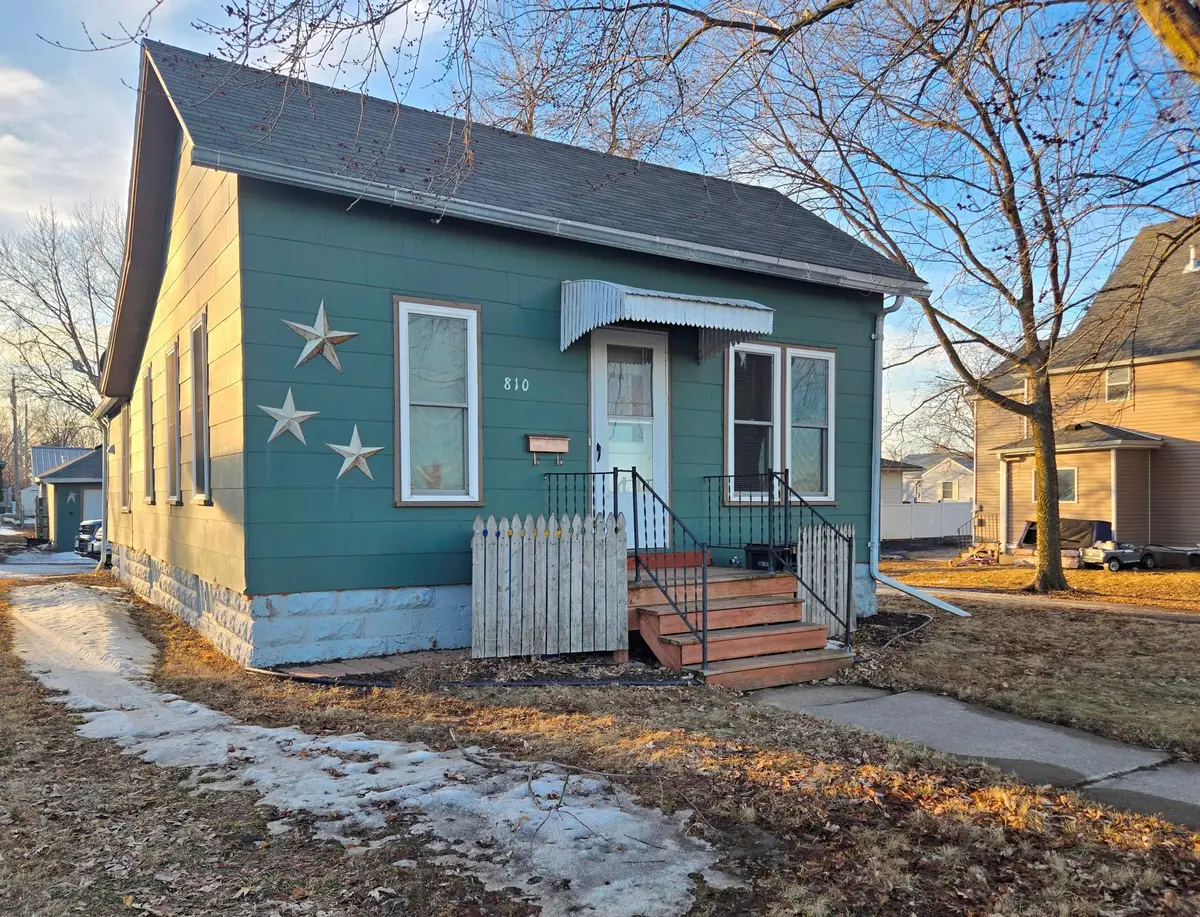 810 S Oak Avenue, Owatonna, MN 55060 - #1