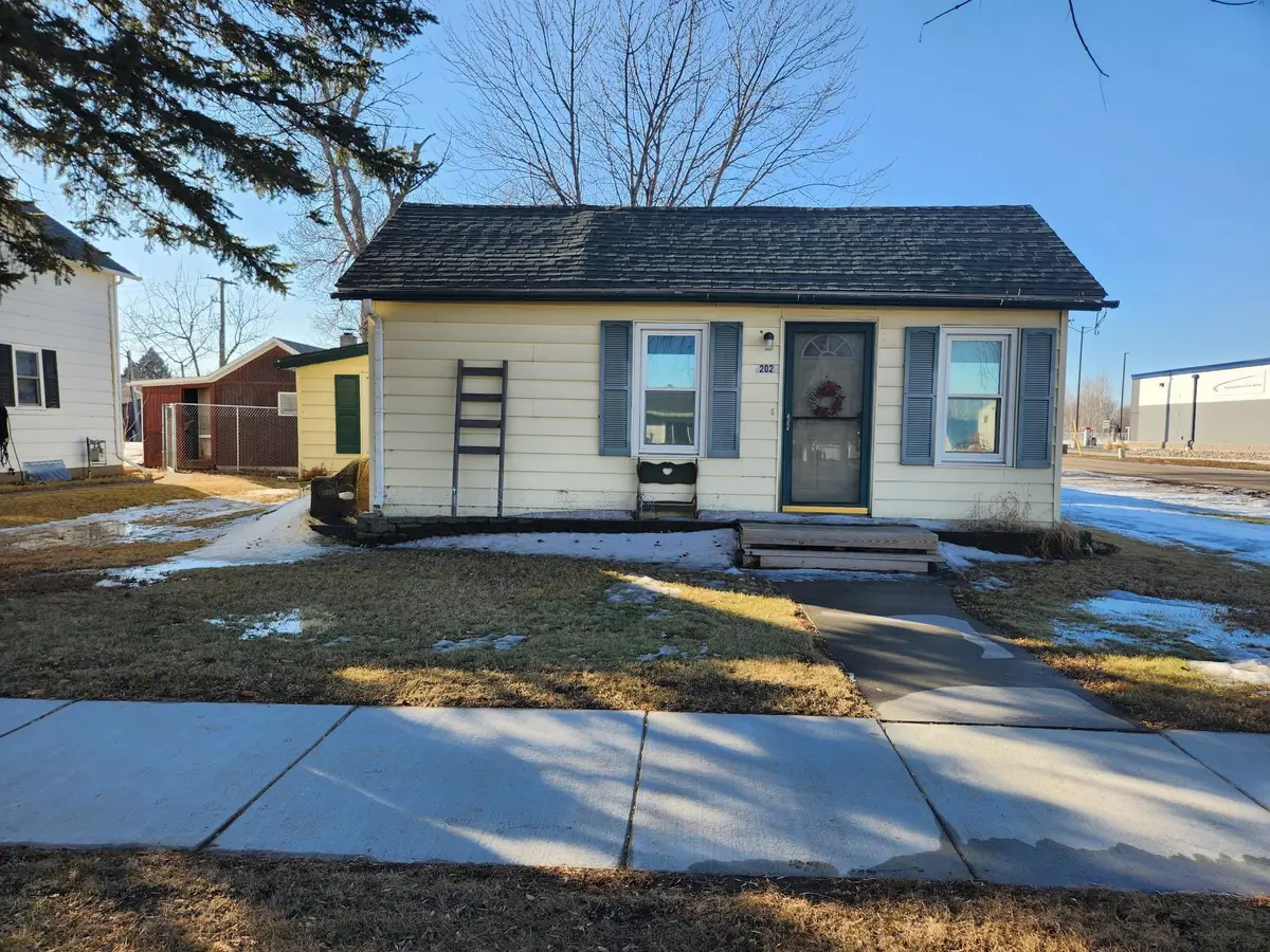 202 Langer Avenue S, Casselton, ND 58012 - #1