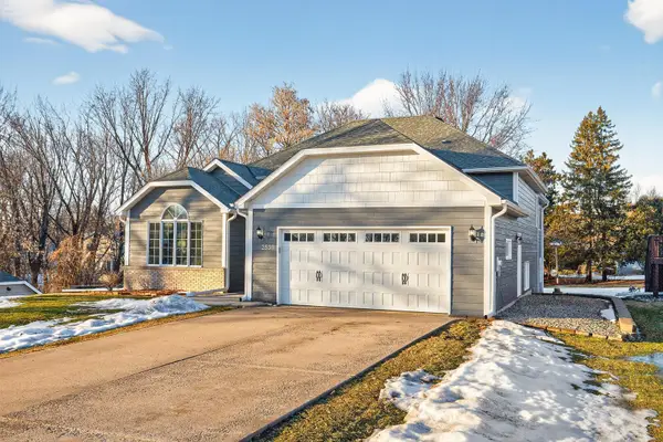 2539 Highwood Avenue E, Maplewood, MN 55119