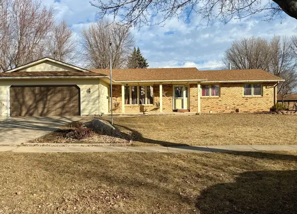 1240 Maplewood Drive, Worthington, MN 56187