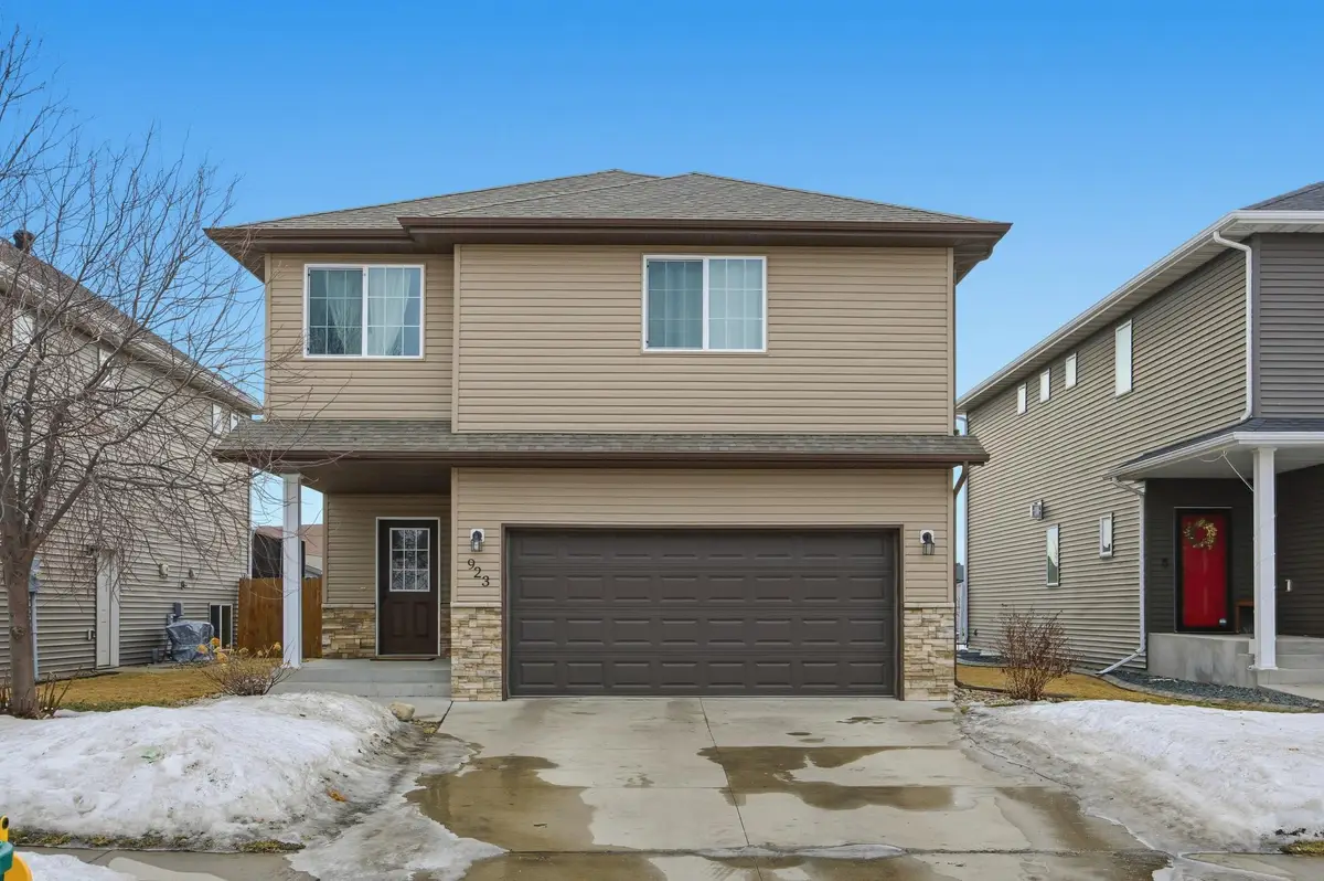 923 42nd Avenue W, West Fargo, ND 58078 - #1