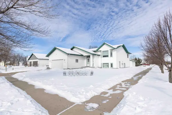 790 Lakeridge Drive, West Fargo, ND 58078