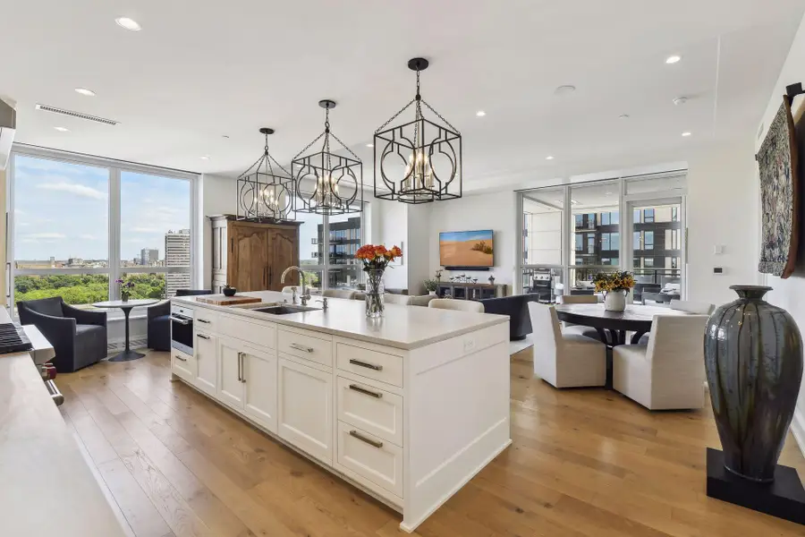 1111 W River Parkway #14E, Minneapolis, MN 55415 - #2