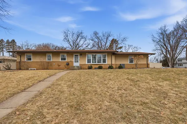 1943 Oak Knoll Drive, White Bear Lake, MN 55110