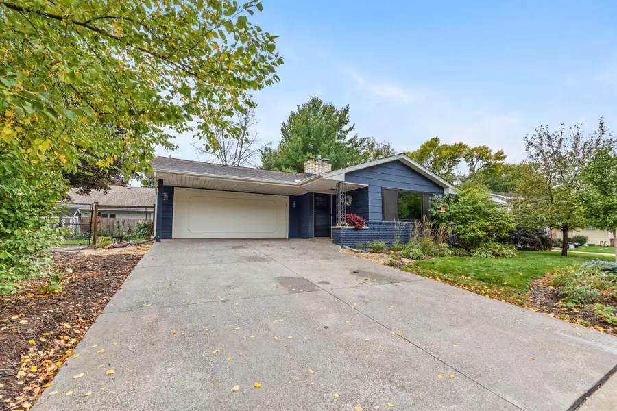 396 Thompson Avenue W, West Saint Paul, MN 55118 - #2