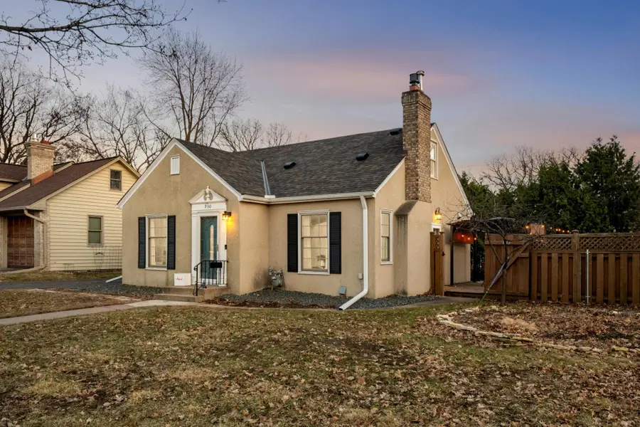 930 Nevada Avenue W, Saint Paul, MN 55117 - #2