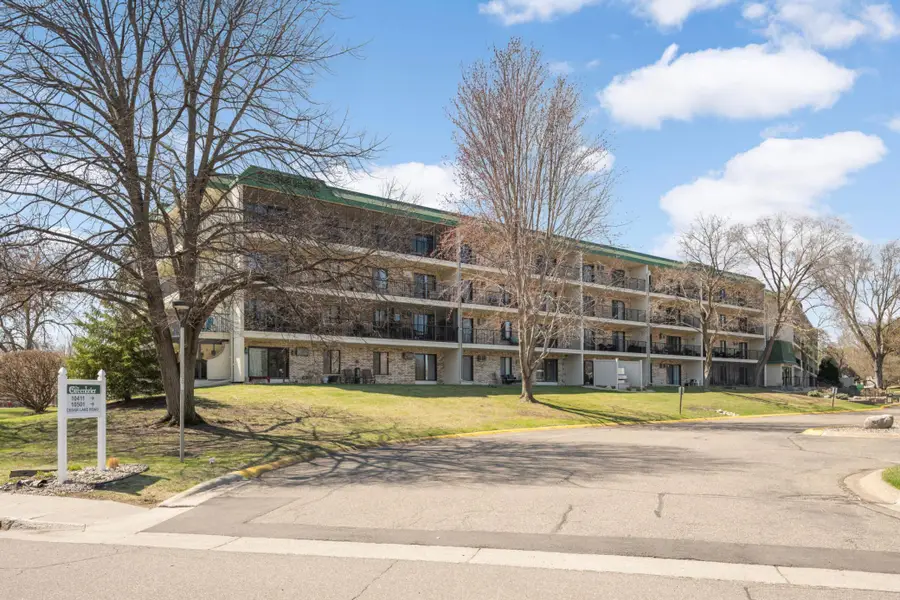 10501 Cedar Lake Rd #420, Minnetonka, MN 55305 - #2