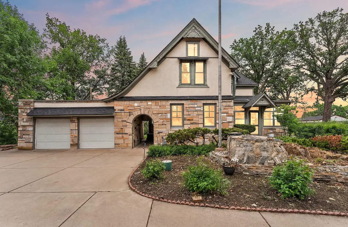 231 Isabel Street W, Saint Paul, MN 55107 - #1