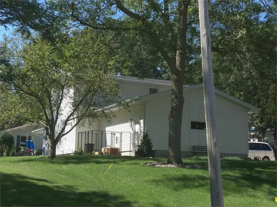 1106 Foothills Circle, Albert Lea, MN 56007 - #2