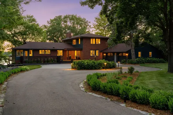 3369 Snelling Avenue N, Arden Hills, MN 55112