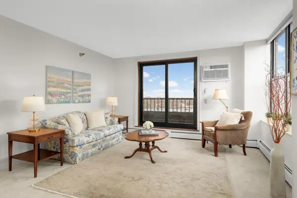 7600 Golden Valley Road #709, Golden Valley, MN 55427