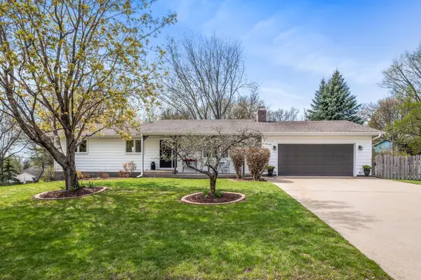 1496 Sunshine Circle, Chaska, MN 55318
