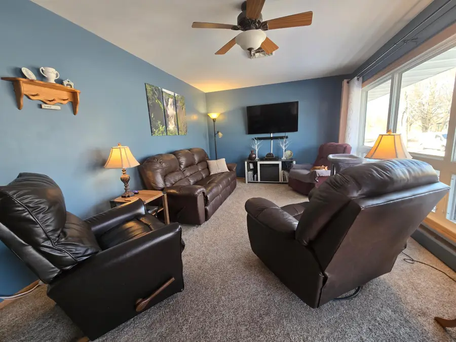 306 S Columbia Avenue, Morris, MN 56267 - #2