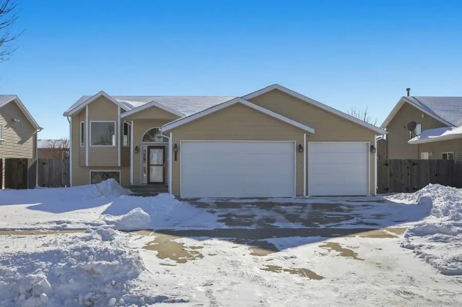 1037 39th Avenue W, West Fargo, ND 58078 - #2