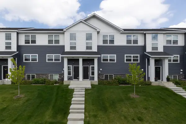 3159 Clover Ridge Drive, Chaska, MN 55318