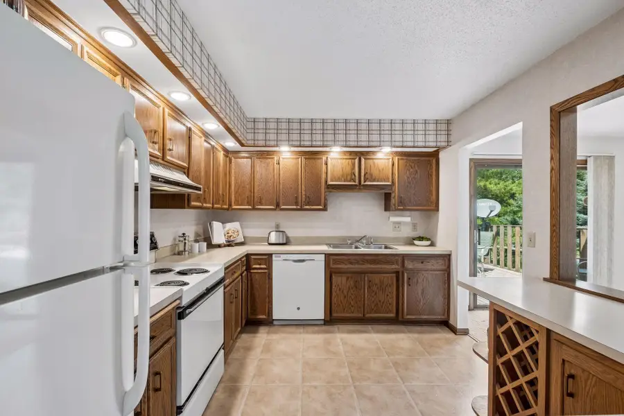 5706 W 98 1/2 Street, Bloomington, MN 55437 - #2