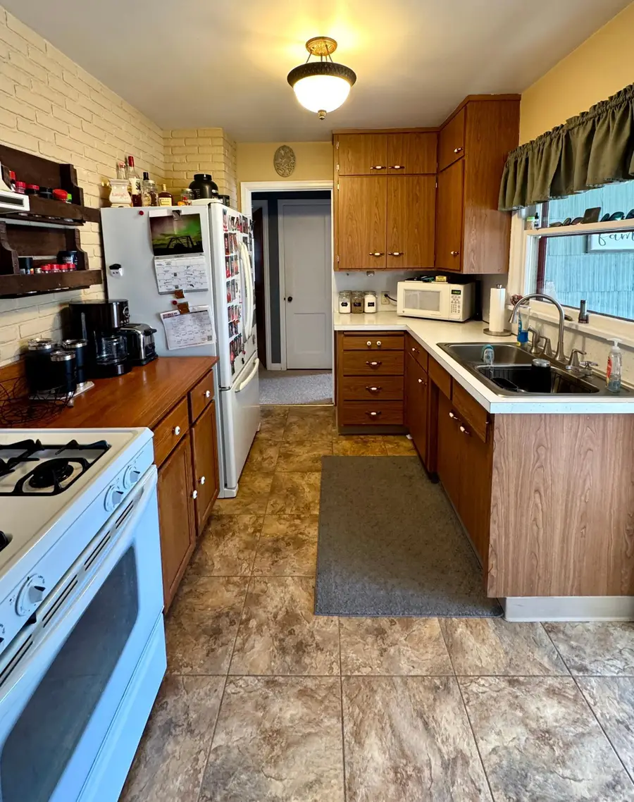 402 E Walnut Street, Redwood Falls, MN 56283 - #3