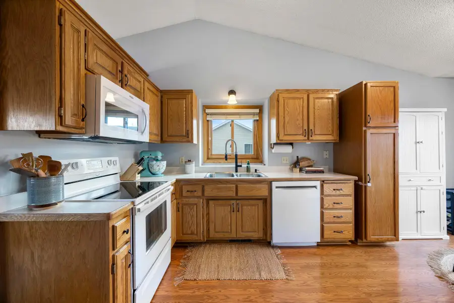 9042 Kentucky Avenue N, Brooklyn Park, MN 55445 - #3