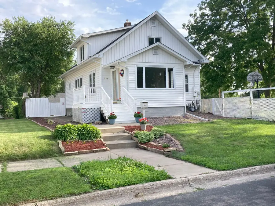 508 Oak Avenue Sw, Montgomery, MN 56069 - #2