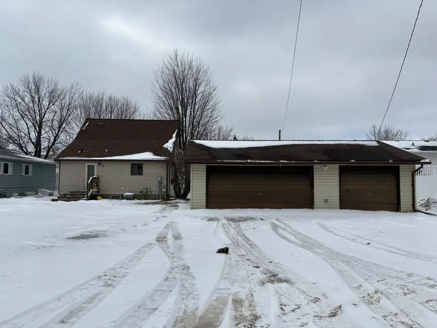 604 1st Street S, Wahpeton, ND 58075 - #3