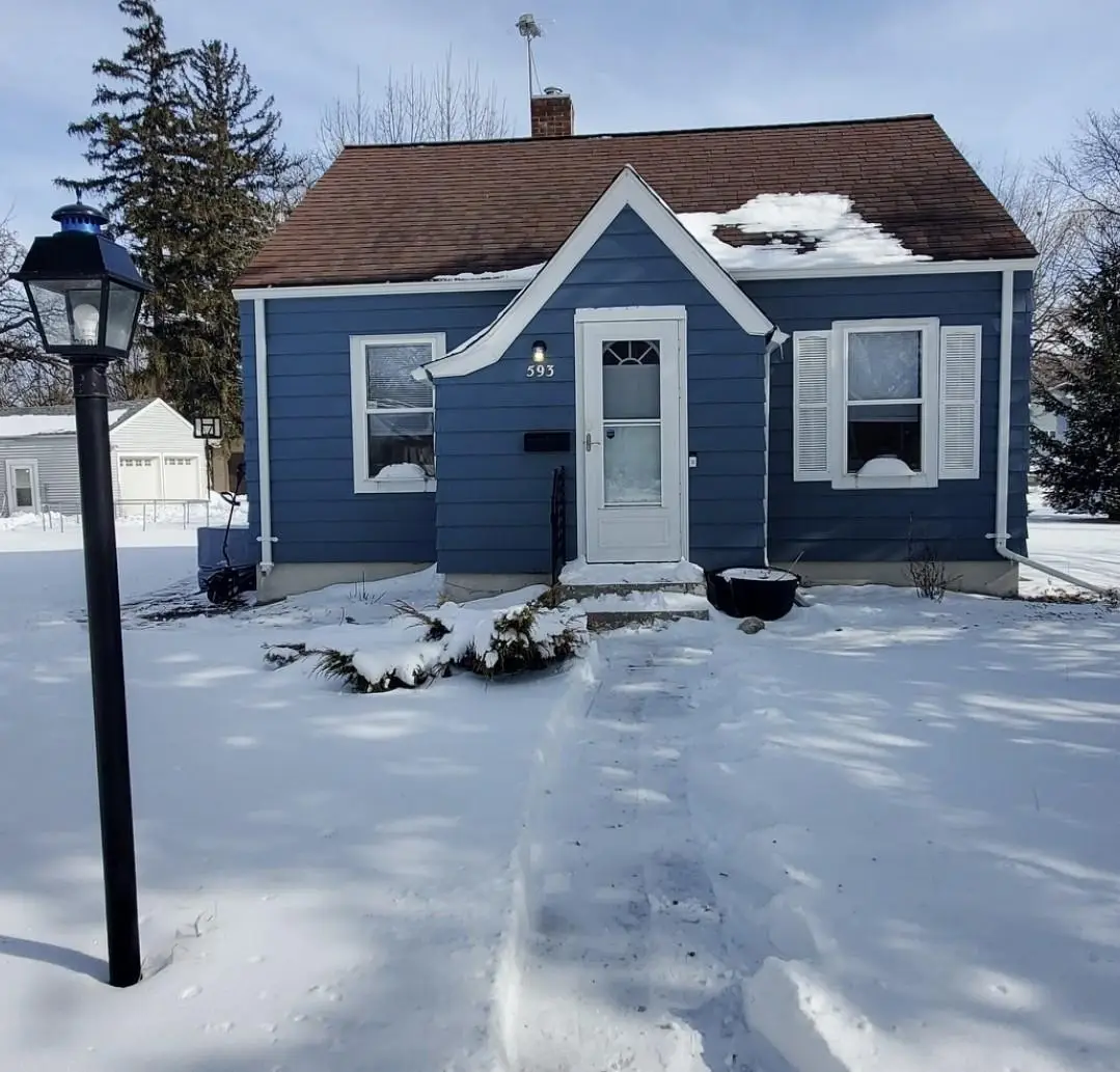 593 Grove Street Sw, Hutchinson, MN 55350 - #1