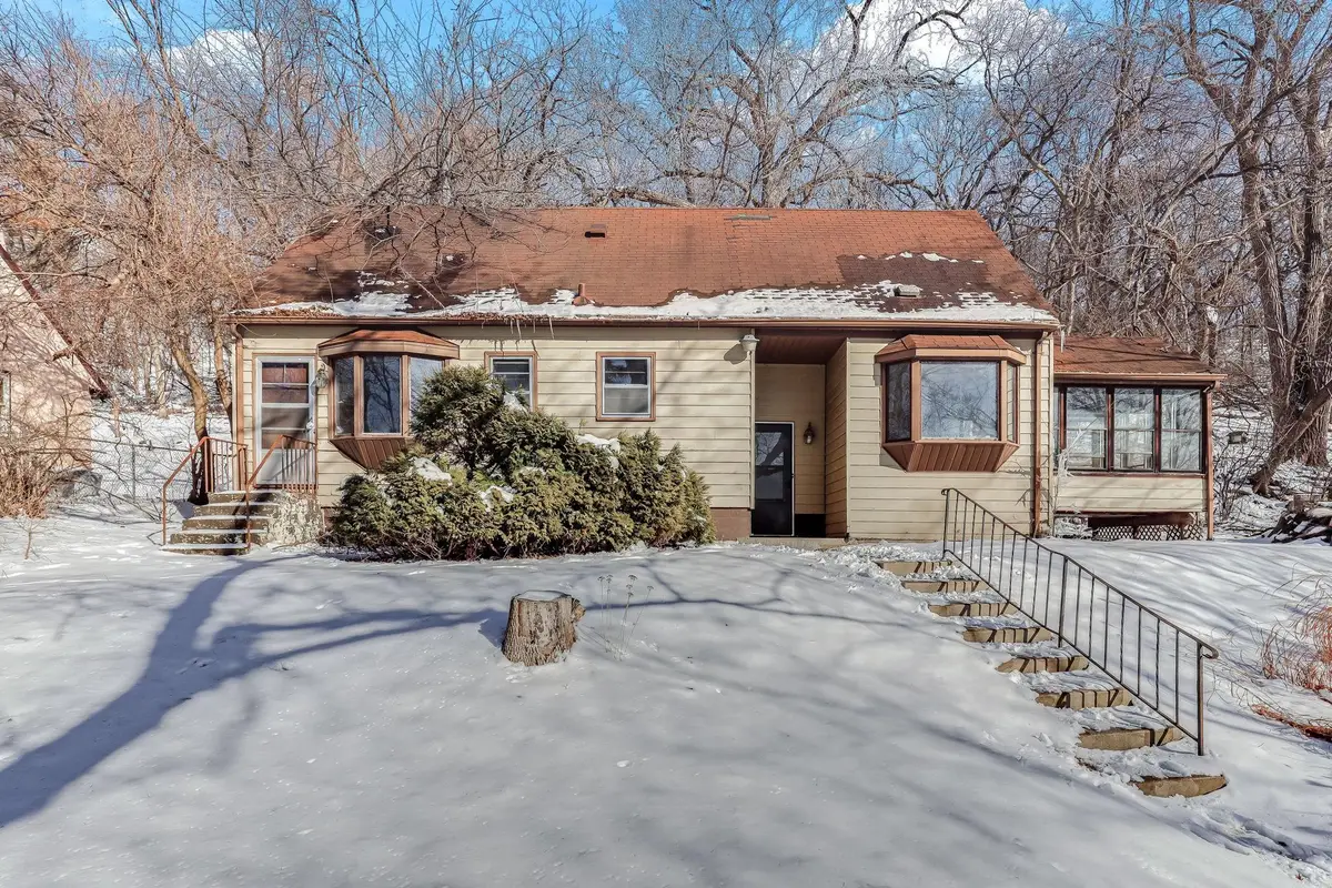 820 Point Douglas Road S, Saint Paul, MN 55119 - #1