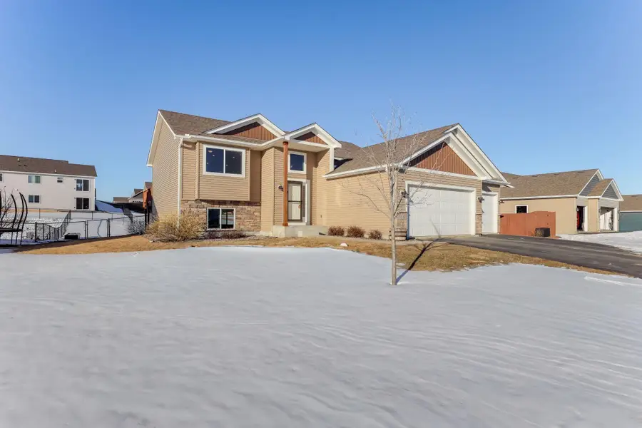 906 Mulberry Avenue Ne, Montgomery, MN 56069 - #2