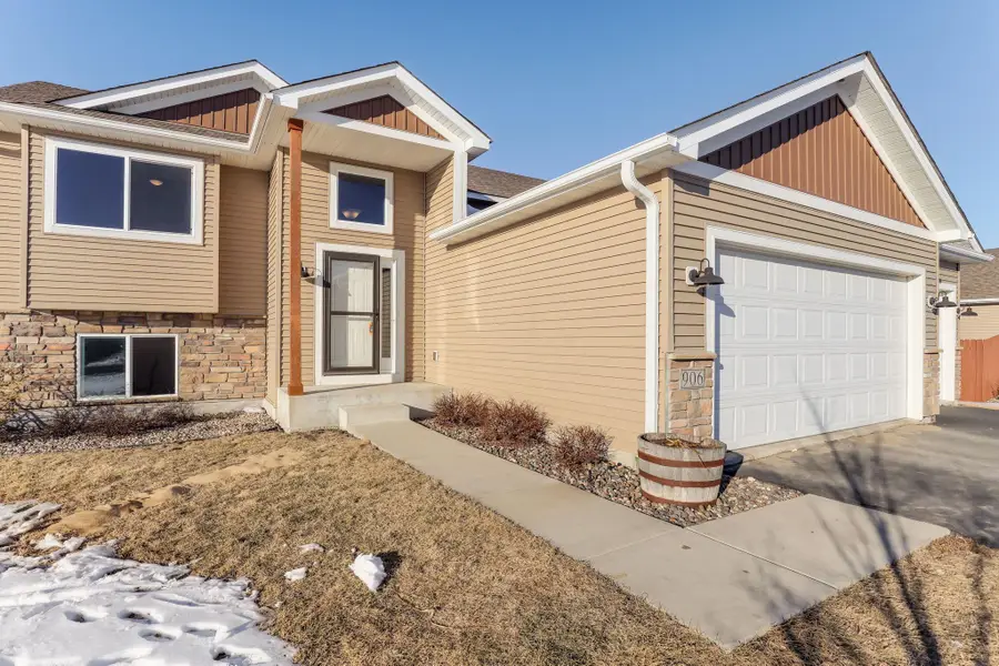 906 Mulberry Avenue Ne, Montgomery, MN 56069 - #3