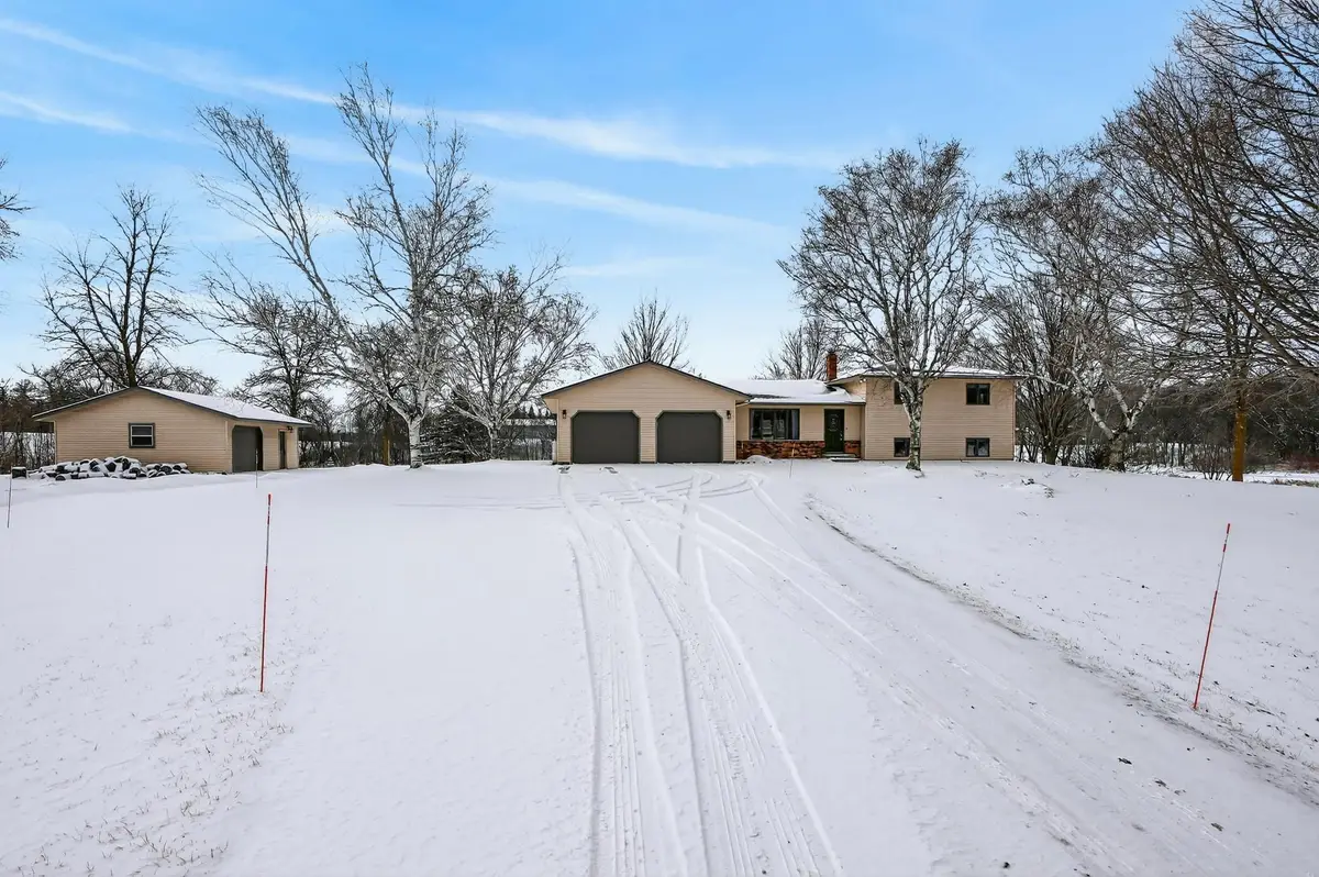 3302 Carneva Ne, Alexandria, MN 56308 - #1
