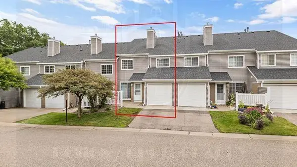 8456 Copperfield Way, Inver Grove Heights, MN 55076