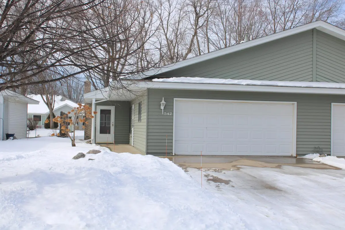 542 Graham Street Sw, Hutchinson, MN 55350 - #1