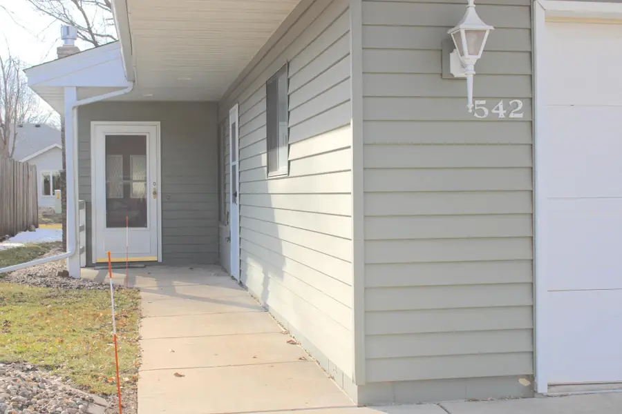 542 Graham Street Sw, Hutchinson, MN 55350 - #3