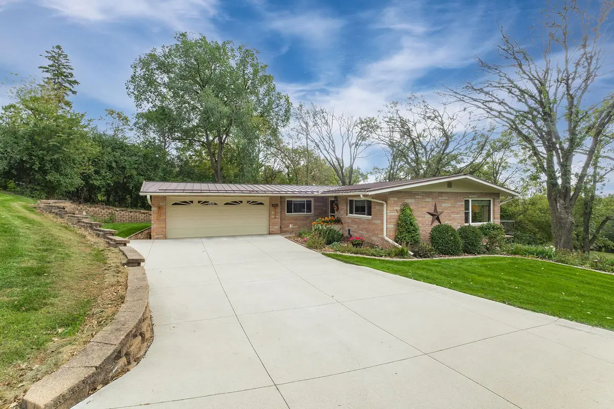 1800 Hiawatha Court Ne, Rochester, MN 55906 - #1