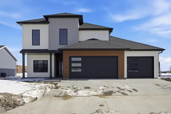 2216 44th Street S, Moorhead, MN 56560