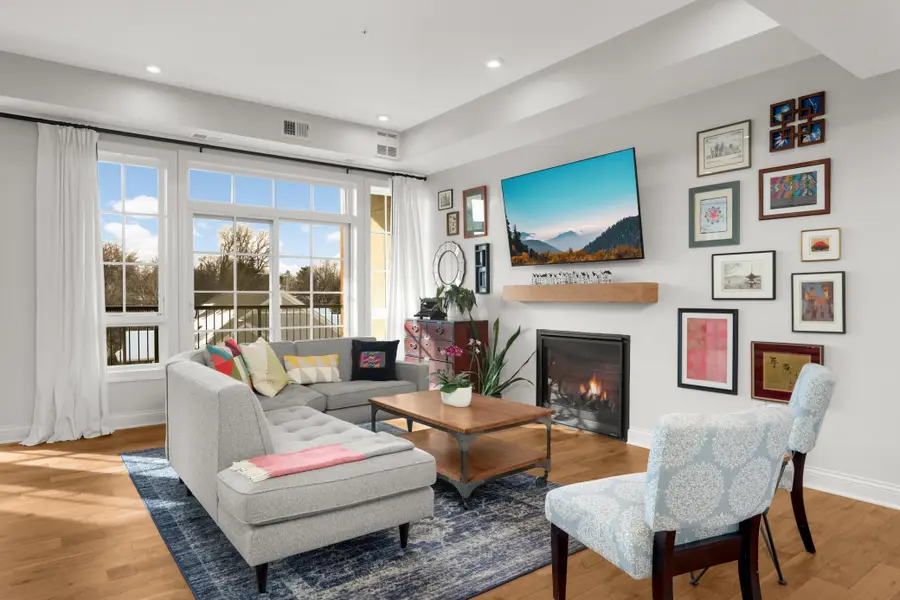 4901 Hawthorne Court #202, Edina, MN 55436 - #2