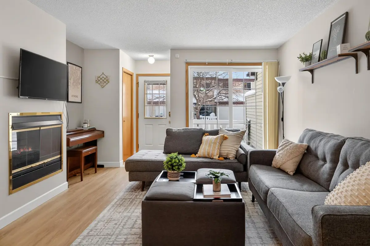 4065 Wilshire Circle #8, Shoreview, MN 55126 - #1