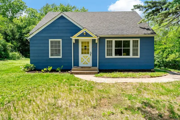 2435 Victoria Street N, Roseville, MN 55113