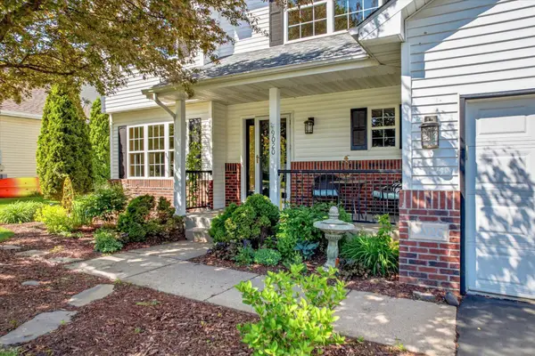 9020 Parkside Drive, Woodbury, MN 55125