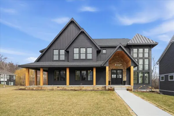 15540 52nd Place N, Plymouth, MN 55446