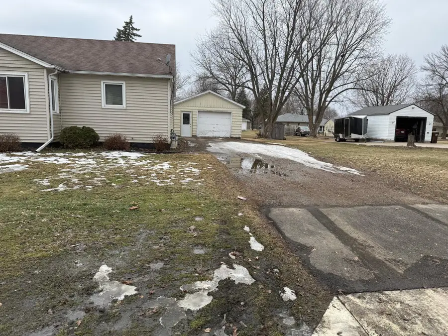 314 and 316 Pershing Ave N, New Prague, MN 56071 - #2