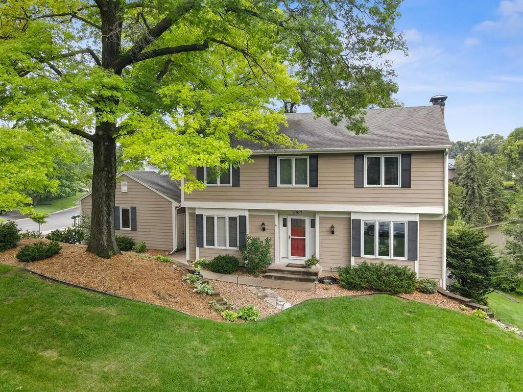 8017 Tierneys Woods Curve, Bloomington, MN 55438 - #1