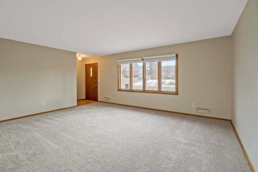 3231 Zane Avenue N, Crystal, MN 55422 - #3