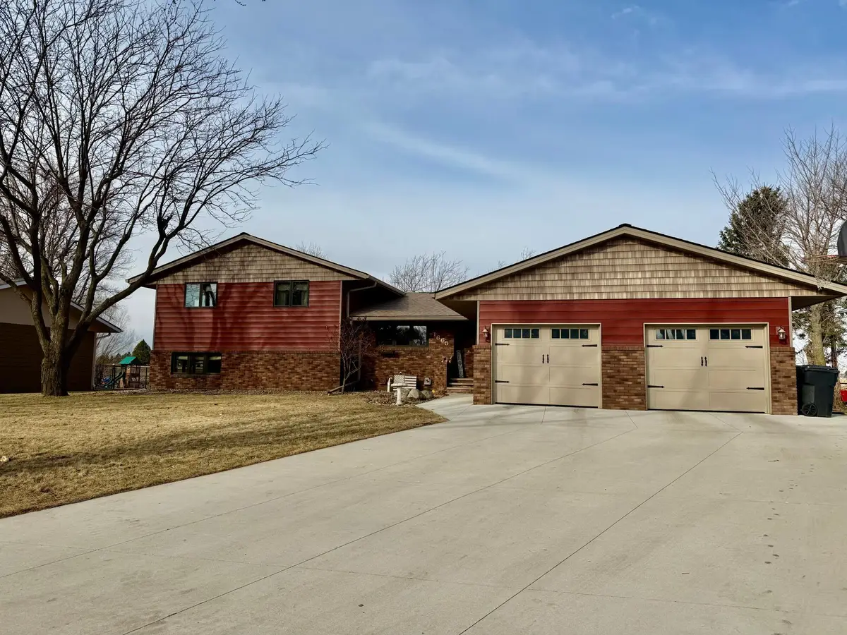 1665 Oakwood Drive, Worthington, MN 56187 - #1