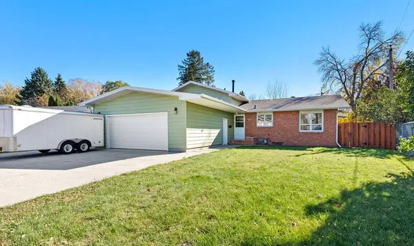 2807 Edgewood Drive N, Fargo, ND 58102